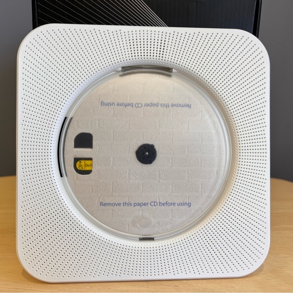 GUERAY WHITE BLUETOOTH DESK CD PLAYER AND RADIO IS NEW IN THE BOX - Picture 2 of 11